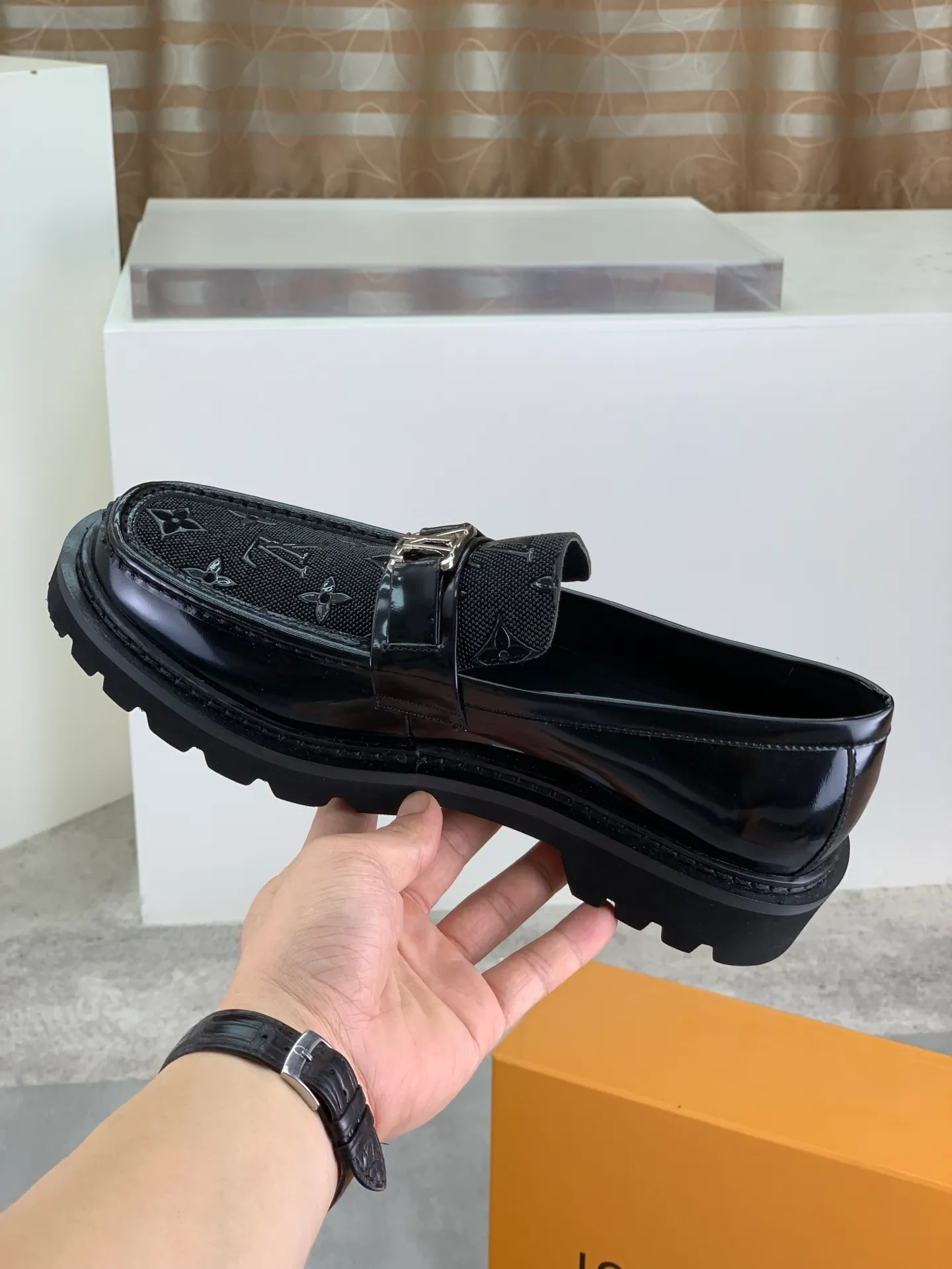 Factory price P820 💎💎💎LOUIS VUITTON [Louis Vuitton] - LV men's business casual leather shoes, luxurious and noble 👞All imported original cowhide, just to create a more comfortable wearing experience, upper: original high-end calfskin ➕Imported soft cowhide lining, original lightweight foam outsole ✔️ Color: 6️⃣colors available Size: 39-44 (38.45 46 can be customized (non-returnable)